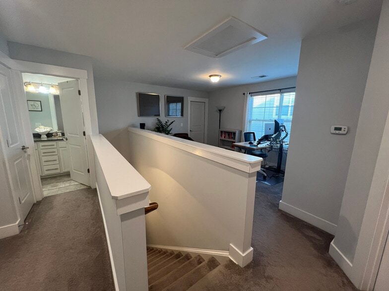 Building Photo - 2028 Gracious Dr