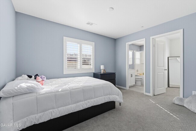 Building Photo - 41638 Cielo Vista Dr