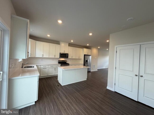 Building Photo - 33 E Front St