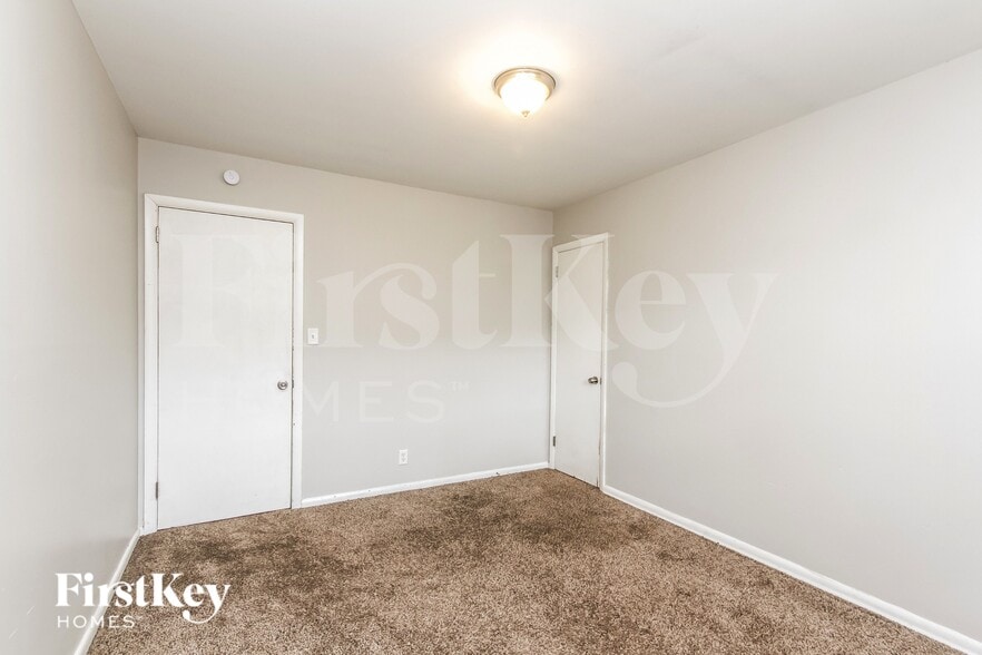 Building Photo - 3940 N Graham Ave