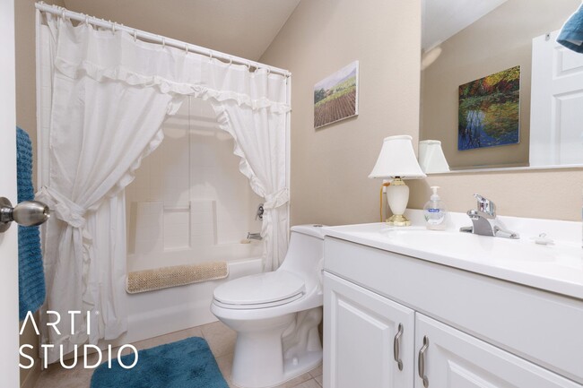 Building Photo - Fully furnished 2-bedroom 2-bathroom