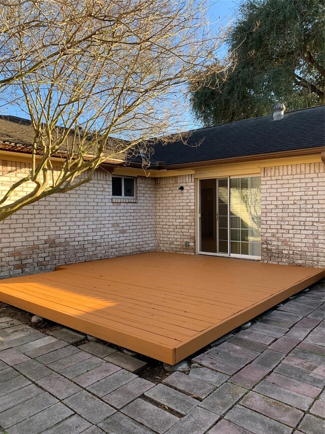 Building Photo - 12418 South Dr