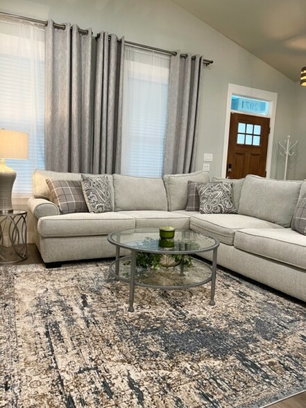 Building Photo - 2071 W Romana St