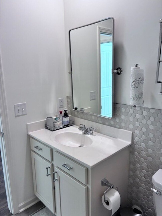 Building Photo - 224 Park Crest Run