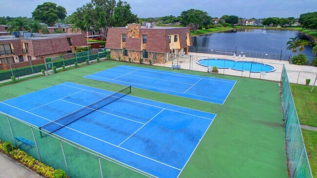 Building Photo - 484 Springdale Cir