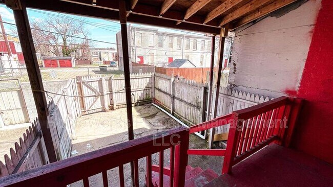 Building Photo - 317 S Mount St