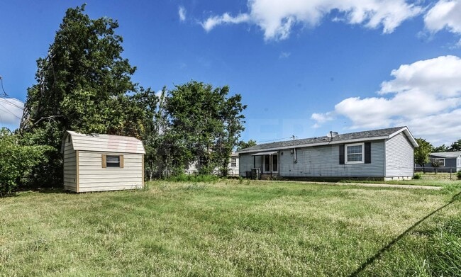 Building Photo - 1402 Elyse Dr