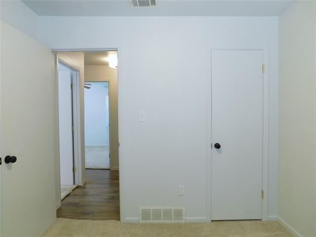 Building Photo - 705 Sun Valley Dr