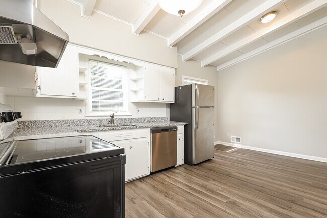 Building Photo - 2080 Shelby St