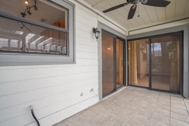 Building Photo - 2533 Bedford Mews Dr