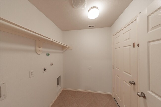 Building Photo - 11712 Logan Ridge Dr