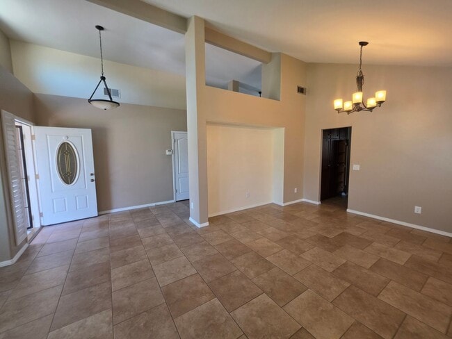 Building Photo - Spacious 4 Bedroom 2 bath Home in Victorville – Landscaping Included!