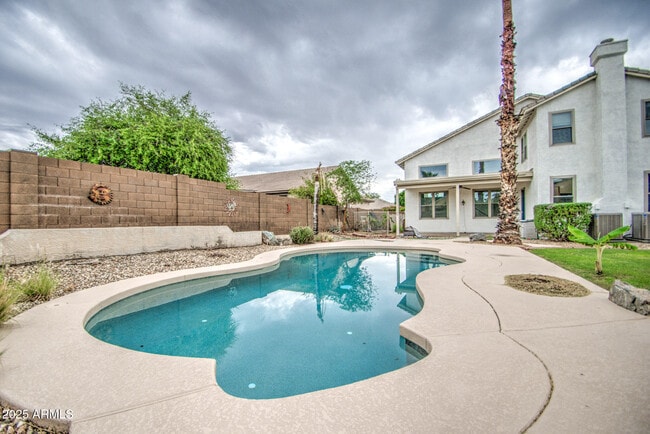 Building Photo - 3938 E San Pedro Ave