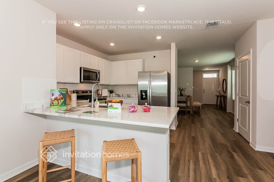Building Photo - 8048 Majestic Palms Ct