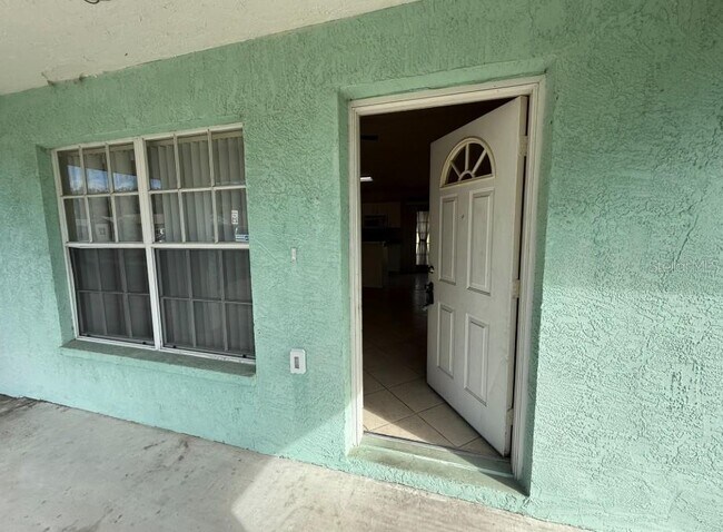 Building Photo - 2908 9th Ave Dr E