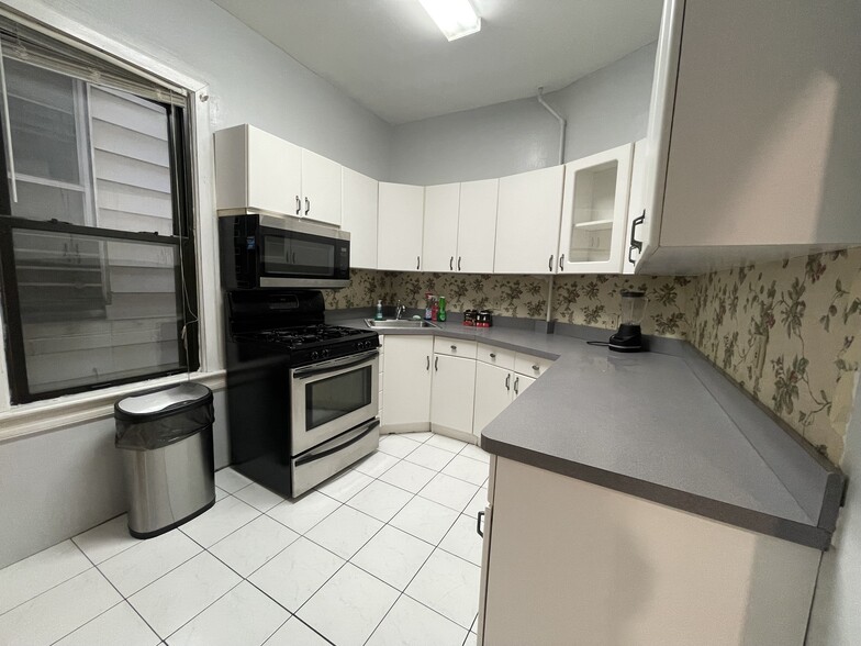 Building Photo - 812 Pavonia Ave