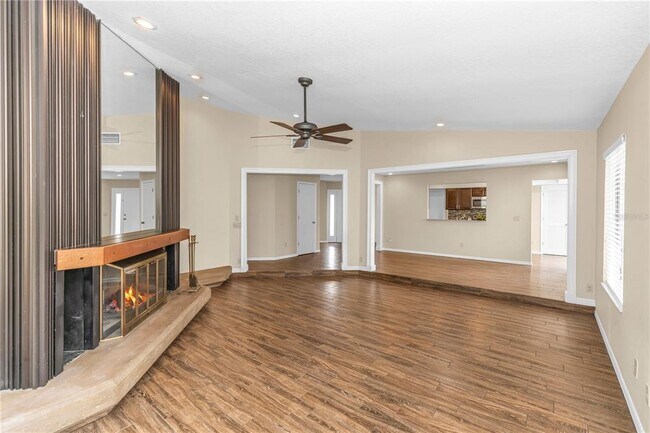 Building Photo - 510 Spoonbill Ct