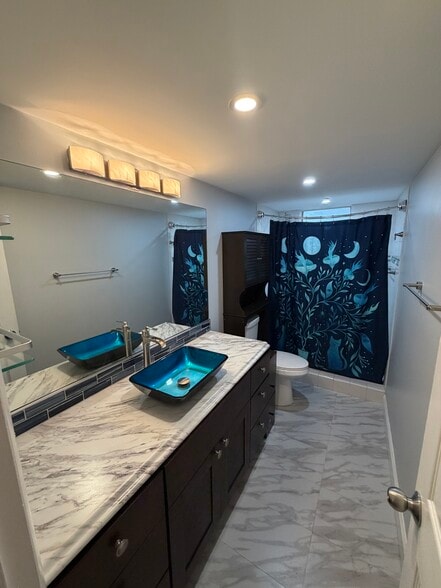 Building Photo - 404 NW 68th Ave