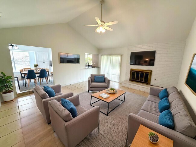 Building Photo - MUST SEE! AVAILABLE NOW! UNIQUE 4 Bedroom/...