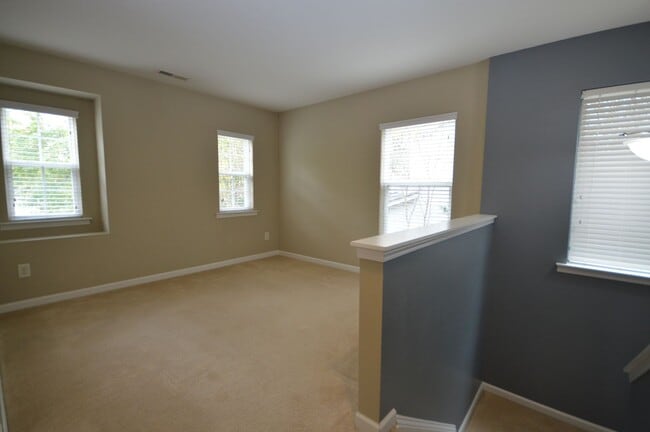 Building Photo - 224 Palmdale Ct