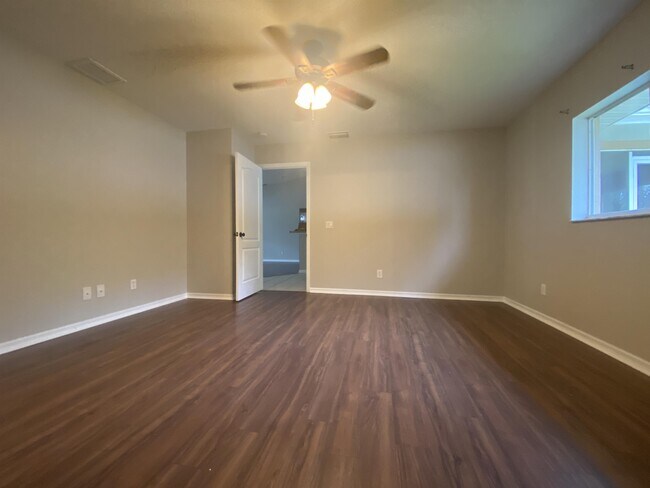 Building Photo - 3928 Champagne Ave