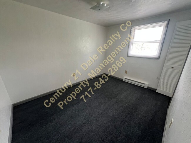 Building Photo - 3086 Staunton Ave