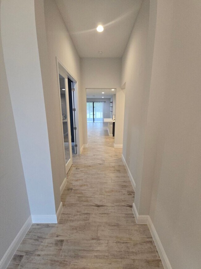 Building Photo - 3/2 Home in Lithia ****MOVE-IN SPECIAL, $500 OFF 2ND MONTHS RENT!!****