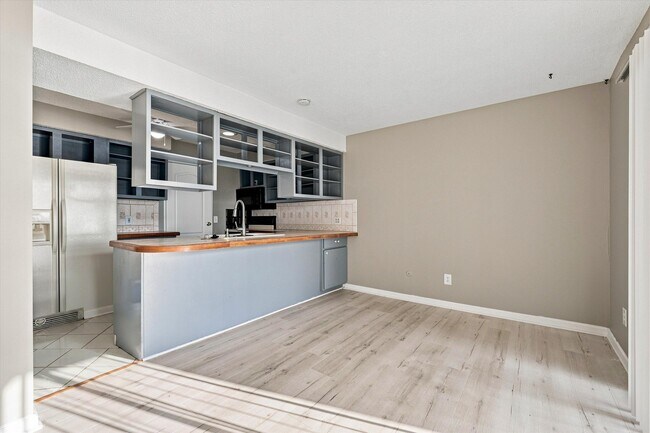 Building Photo - 893 Cliffs Dr