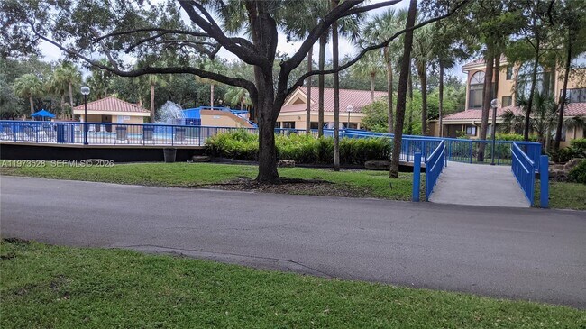 Building Photo - 15509 N Miami Lakeway