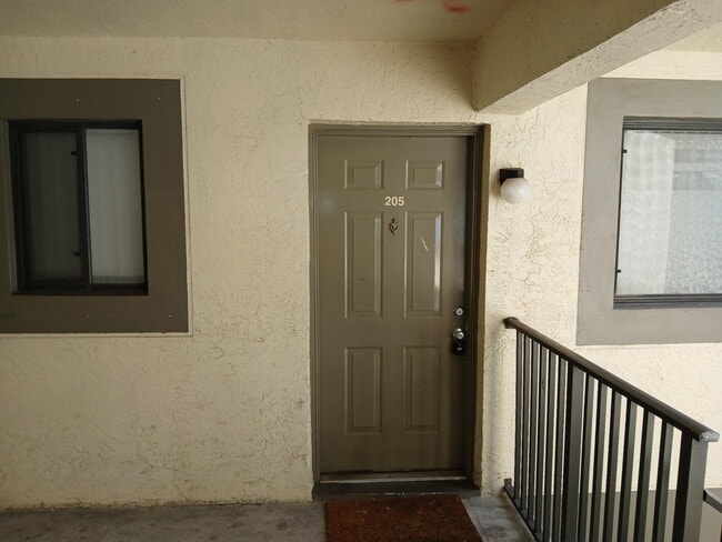 Building Photo - 522 Trace Cir