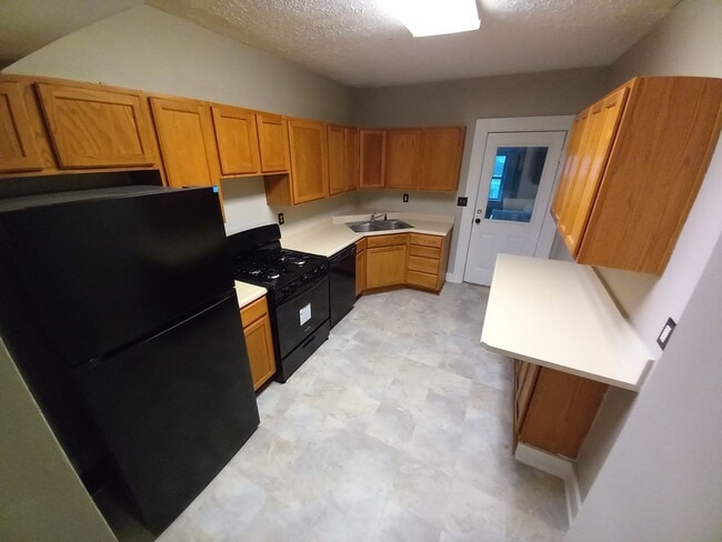 Building Photo - Duplex...3 Bedroom 1 Bath