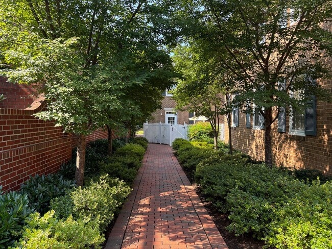 Building Photo - 1037 N Pitt St