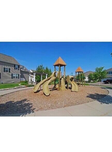 Building Photo - 15524 Lilac Dr