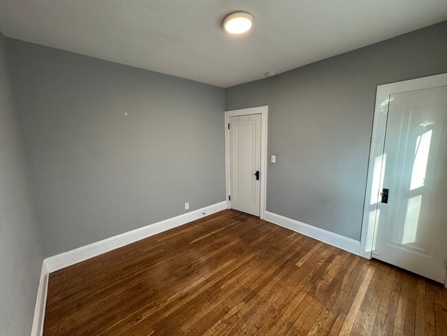 Building Photo - 2115 Lewis Dr
