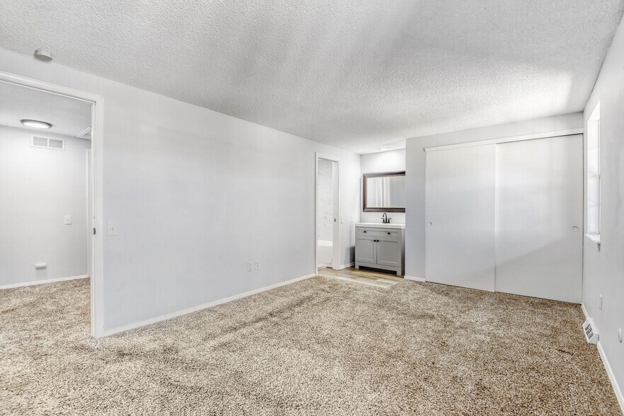 Primary Bedroom - 8780 E Yale Ave