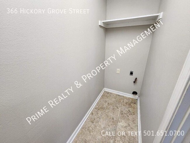Building Photo - 366 Hickory Grove St