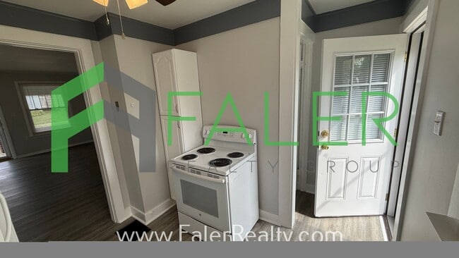 Building Photo - Charming and Ready to call home!