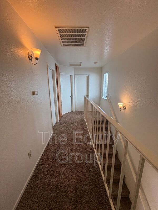 Building Photo - 2408 W Packwood Dr