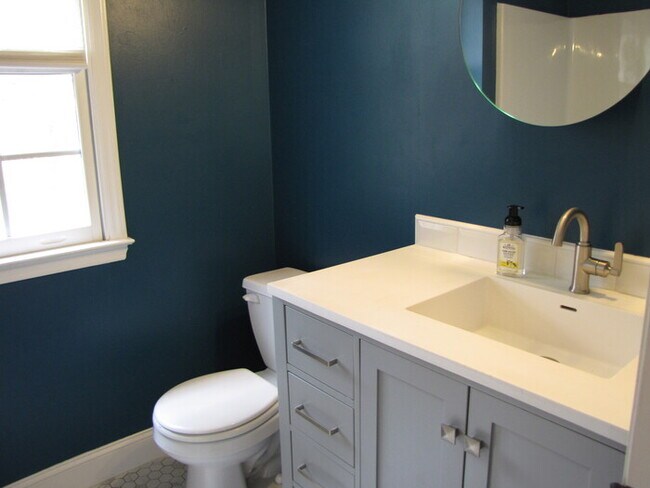 Building Photo - 2627 Bexley Ave