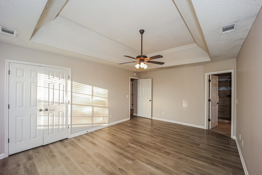 Building Photo - 1103 Village Oaks