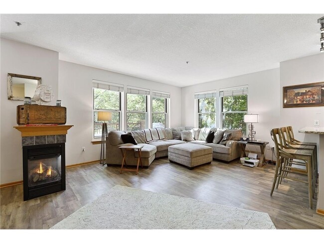 Building Photo - 660 N 2nd St