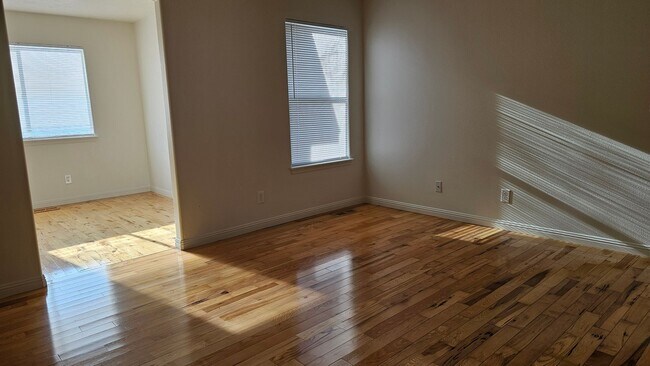 Building Photo - Rare Single-Level 3BR Home w/ Yard & 2-Car Garage