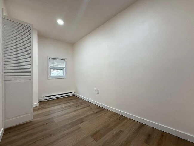 Building Photo - 1919 Willow Ave