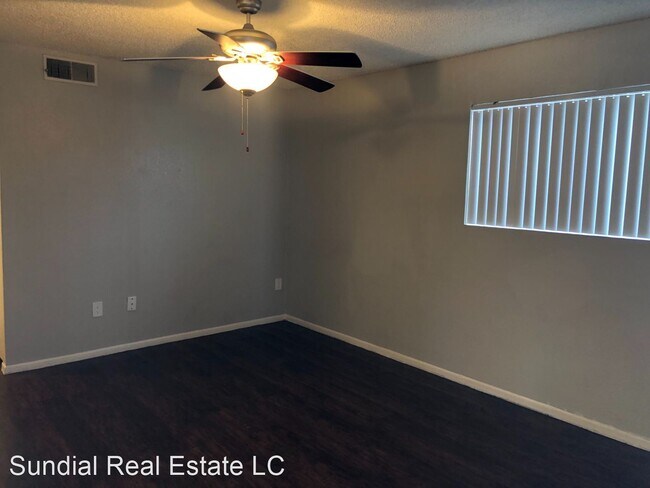 Building Photo - 1107 E University Dr