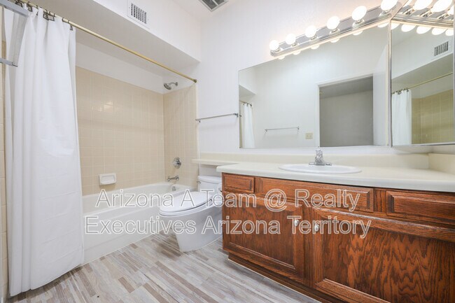 Building Photo - 8178 E Rivenoak Cir