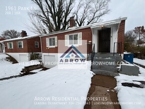 Building Photo - 1961 Park Ln