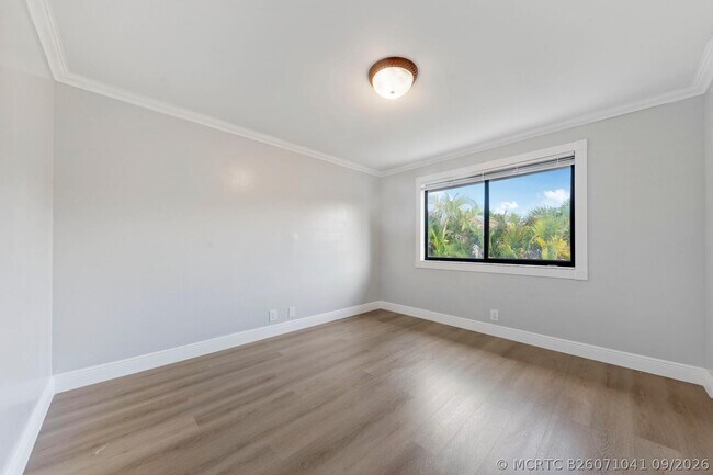 Building Photo - 476 NW 38th Terrace