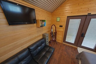 Building Photo - 299 Willow Springs Dr