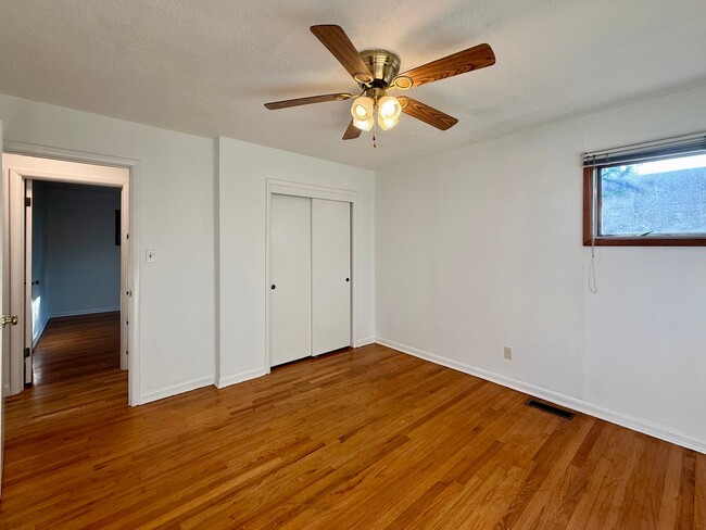 Building Photo - 6419 E Claytonia St