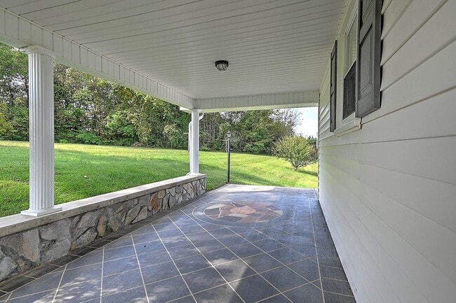 Building Photo - 135 Hixon Cir